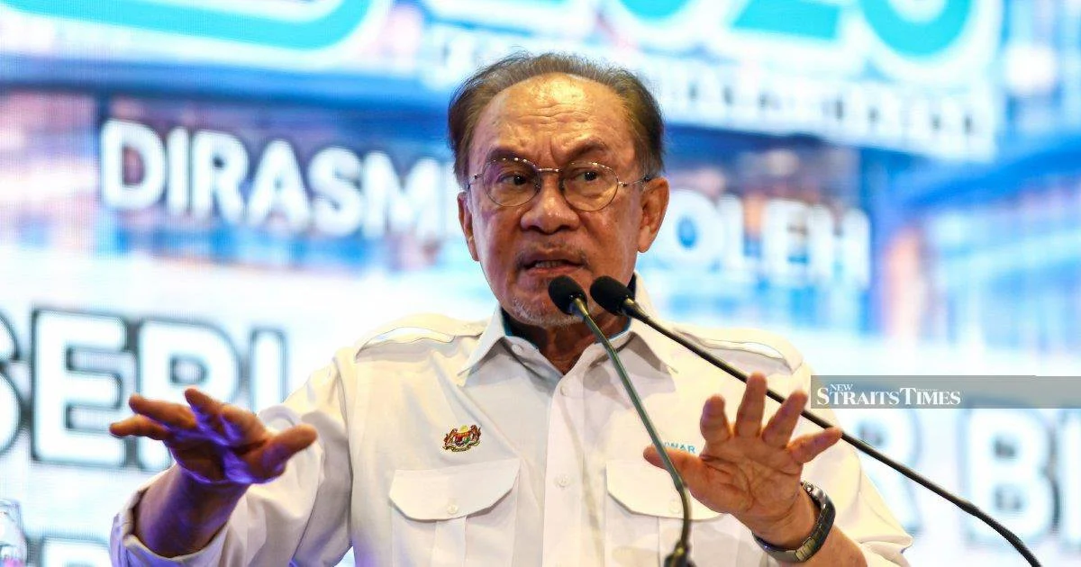 Anwar Urges Melaka DAP to Reconsider State Exit Plan