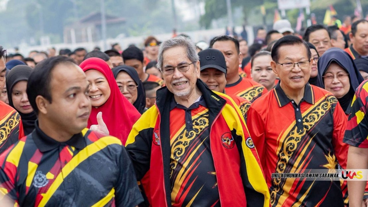 More Than 10,000 Sarawakians March in Unity Walk Celebrating State Day in Sibu
