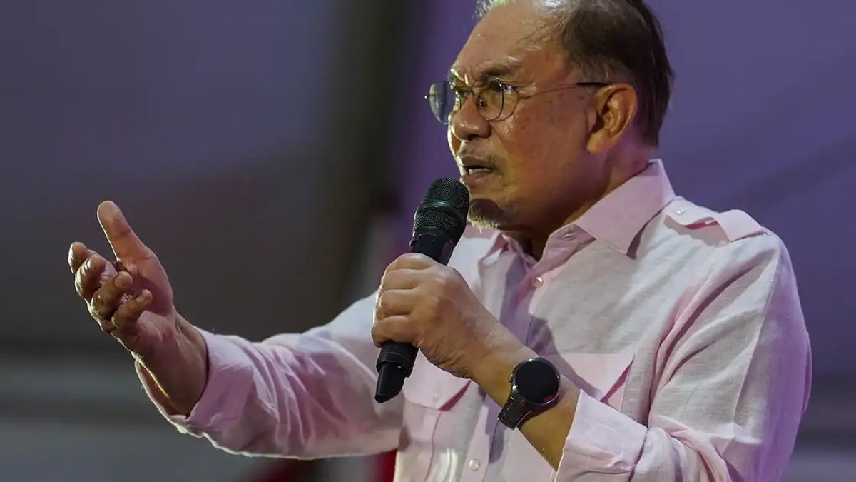 Development funds are for constituents, not politicians, Anwar tells Subang and PJ MPs