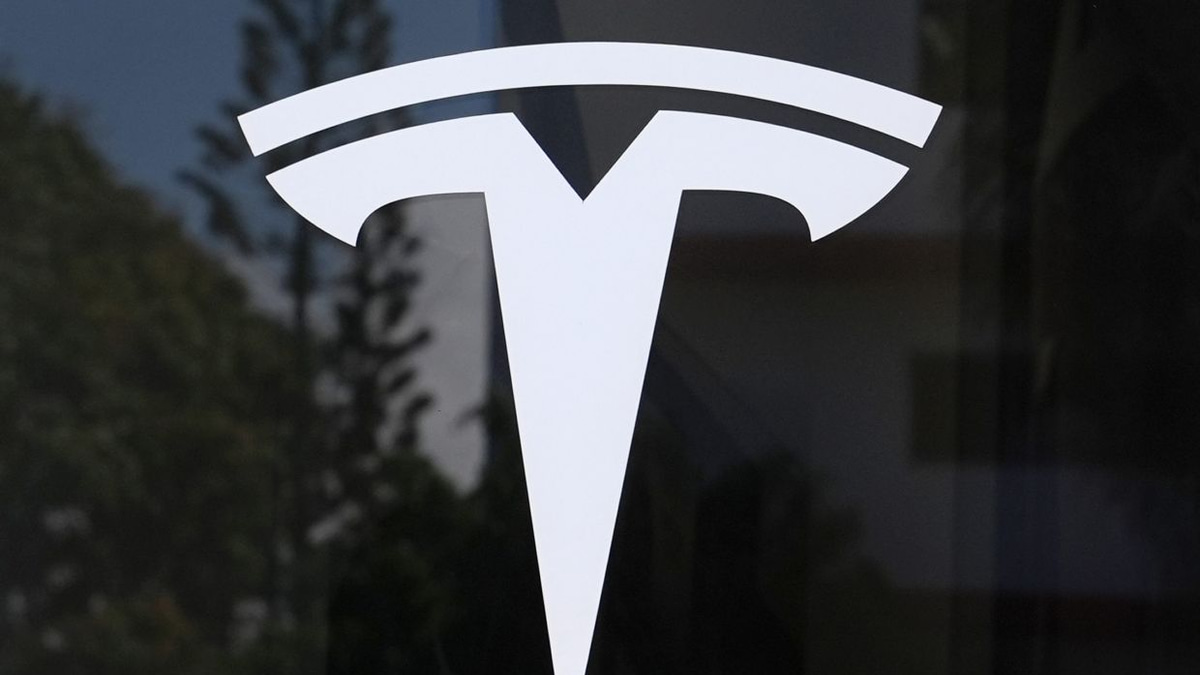 US probe clears Tesla autopilot in fatal Texas crash, but safety questions persist
