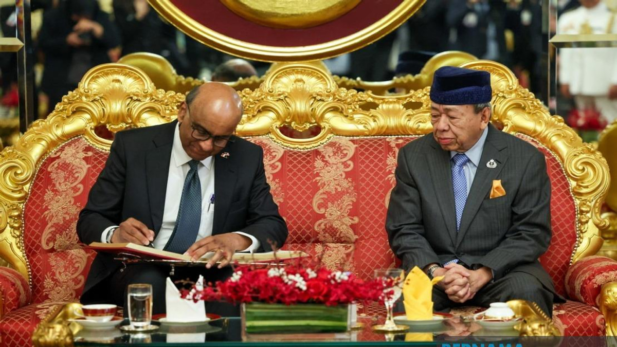 Sultan Sharafuddin Receives Singapore President Tharman Shanmugaratnam at Istana Alam Shah