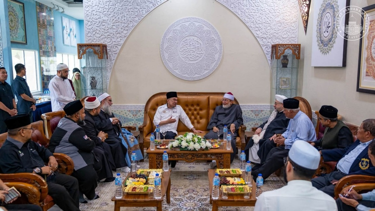 Anwar Meets Three Leading Islamic Scholars During Malaysia Visit