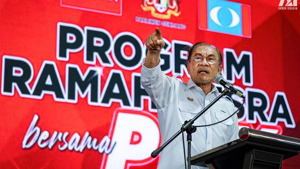 Anwar to Push China on Durian Market Access as Prices Plunge