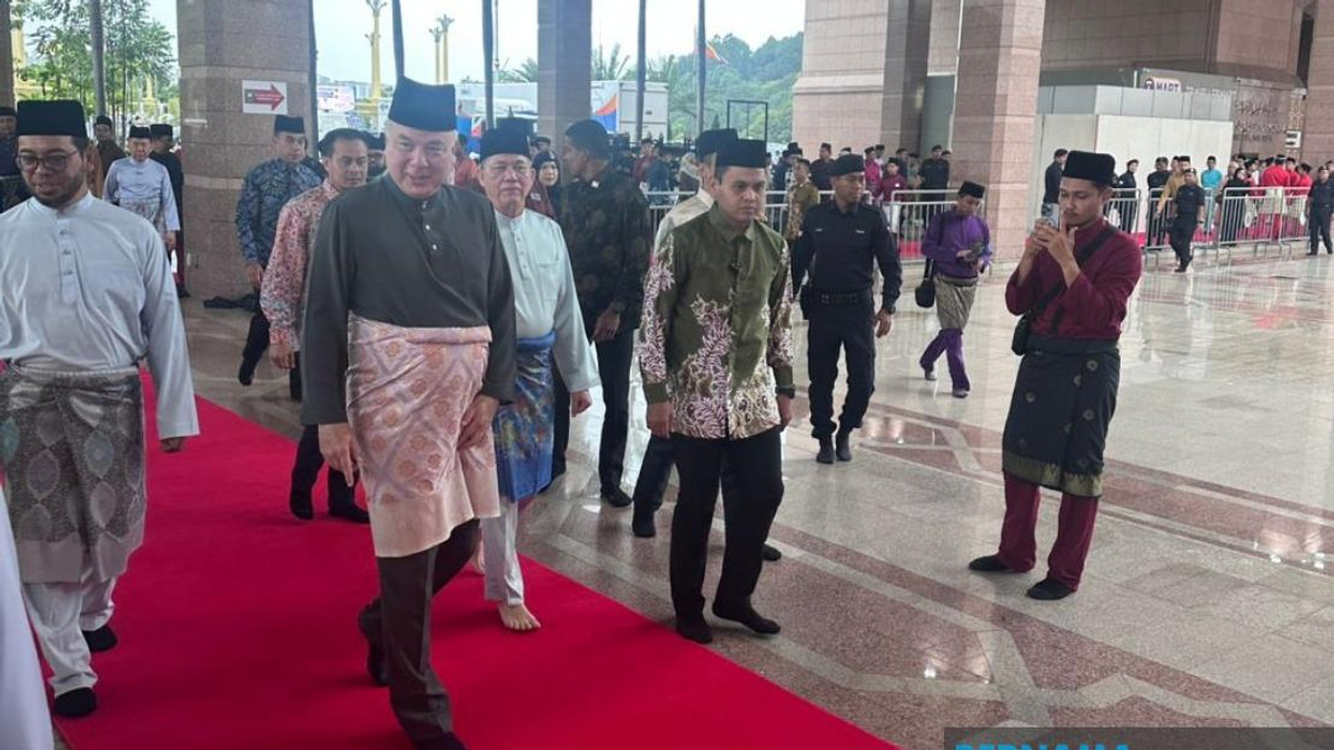 Sultan Nazrin Cautions Against Impulsive Leadership, Calls for Wisdom and Sacrifice