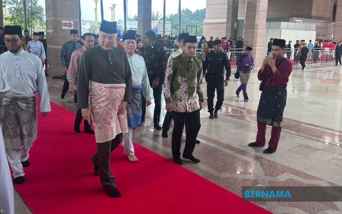 Sultan Nazrin Cautions Against Impulsive Leadership, Calls for Wisdom and Sacrifice