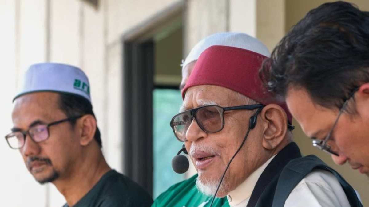 PAS Chief Hadi Pushes Malay-Muslim Unity Coalition with MCA, MIC as 'Non-Extreme' Partners