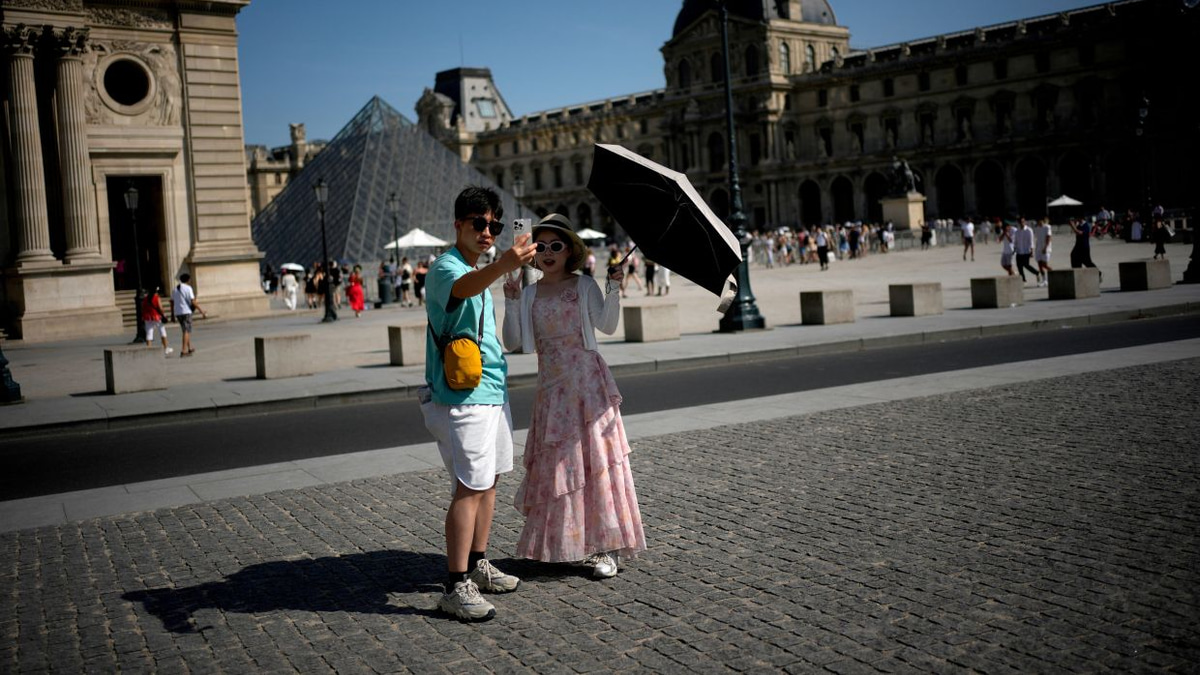 Essential Tech Precautions for Holiday Travellers: A Practical Guide to Digital Safety Abroad