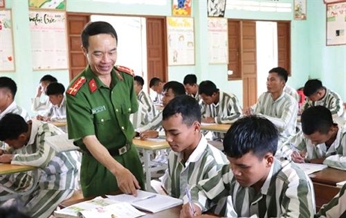 Vietnam Fast-Tracks Court Procedures for Juvenile Drug Rehabilitation