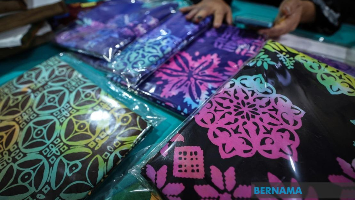Johor Batik Artisans Weave State Identity Into Traditional Textiles