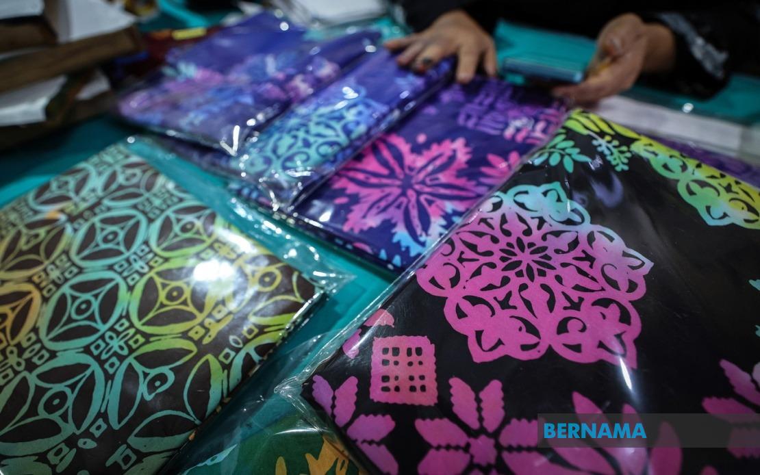Johor Batik Artisans Weave State Identity Into Traditional Textiles