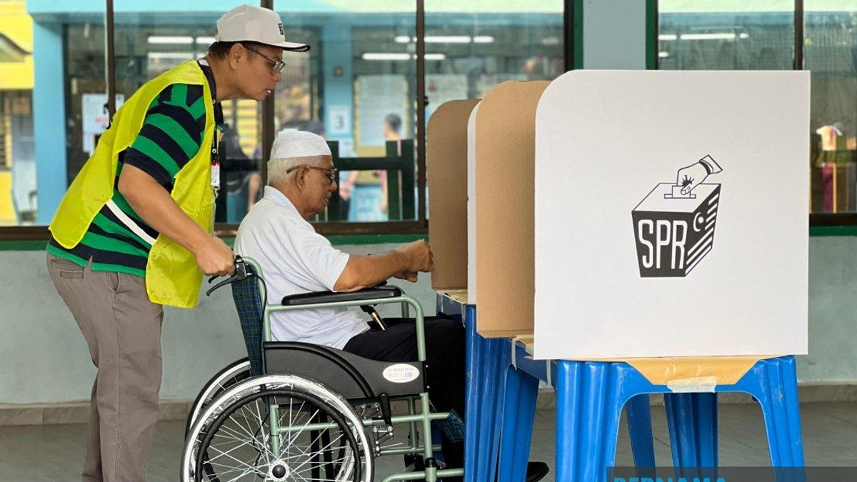 Johor's 1,076 Polling Centres Begin Voting Day for State Election