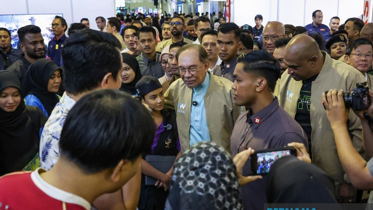 Malaysia Cannot Advance While People Cling to Divisive Politics, PM Anwar Says