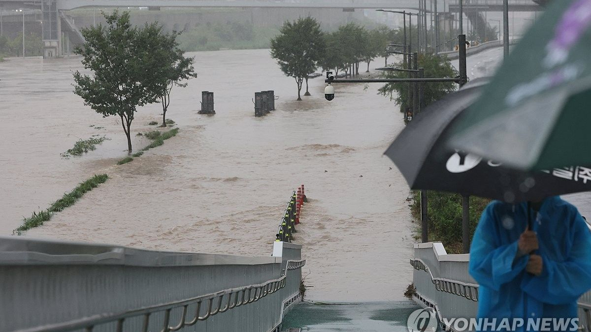 Seoul and Eastern Provinces Battered by Heavy Overnight Rains; 10 National Parks Shut as Hundreds Report Property Damage