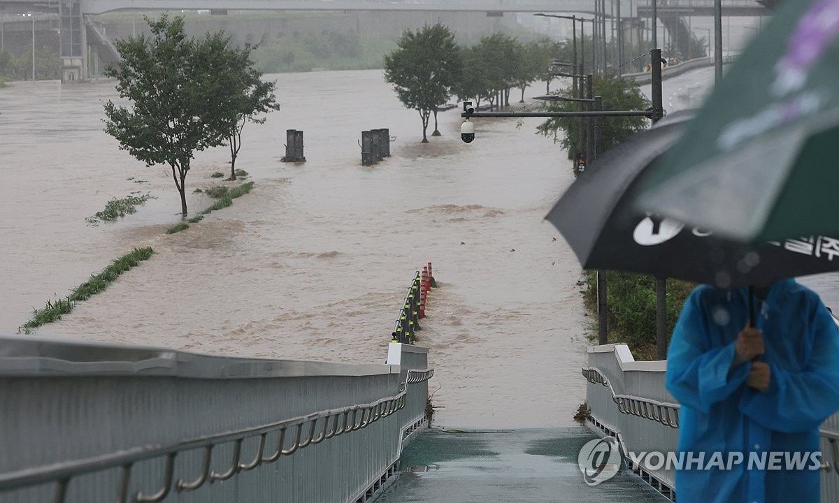 Seoul and Eastern Provinces Battered by Heavy Overnight Rains; 10 National Parks Shut as Hundreds Report Property Damage