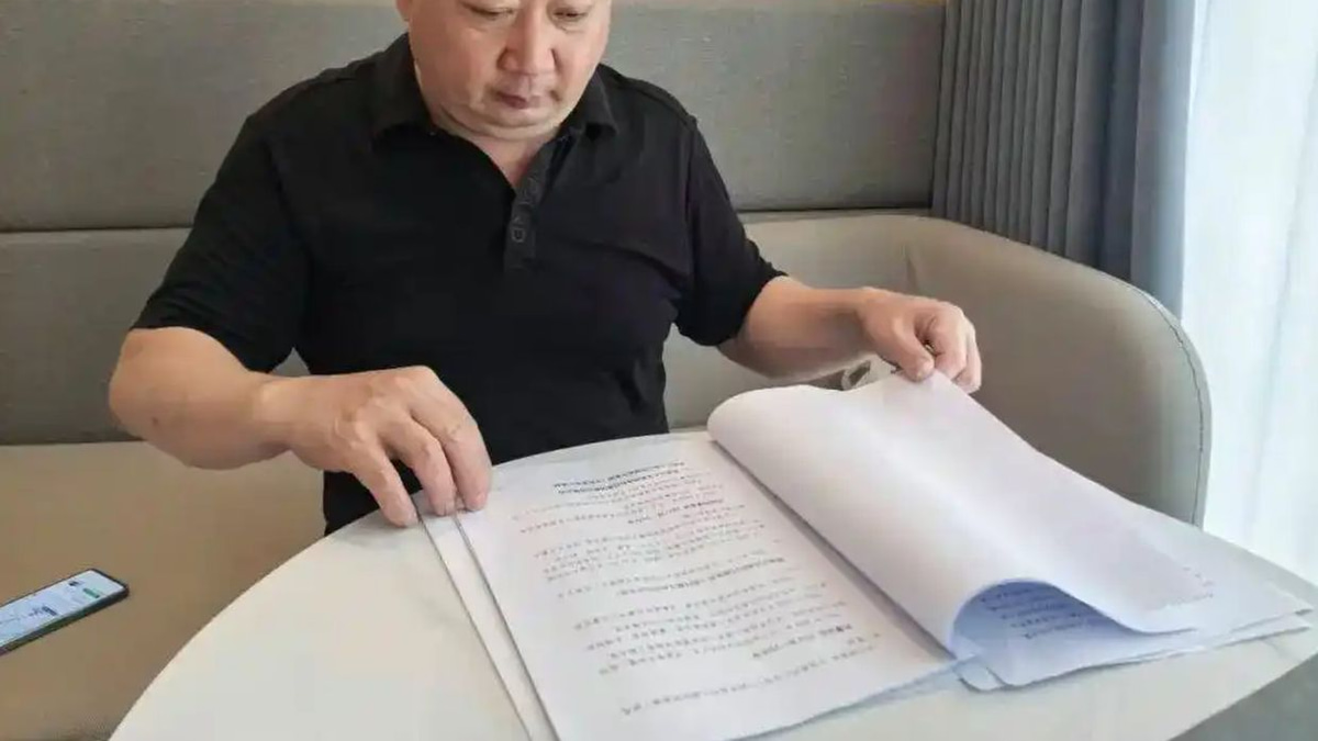 Chinese Father Sues Gaming Giants Over Son's Addiction, Seeks Court Oversight of Minor Protection