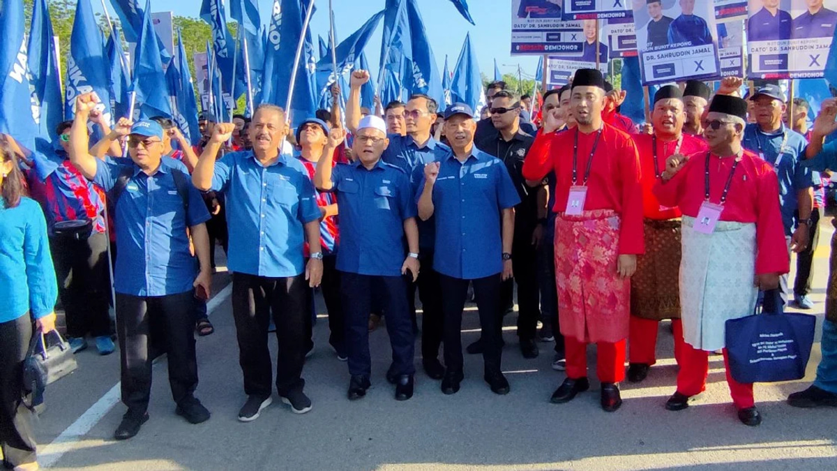 Muhyiddin Throws Support Behind Sahruddin in Bukit Kepong Contest