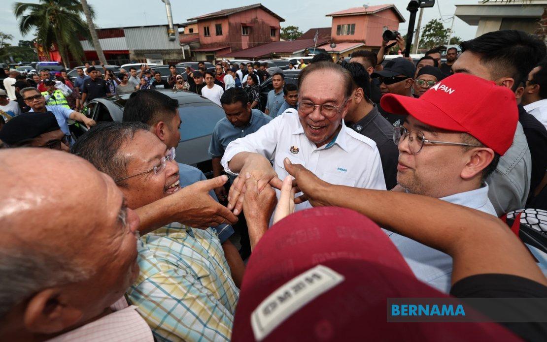 PM Anwar To Leverage Russia Visit for Energy Security Amid Regional Supply Concerns