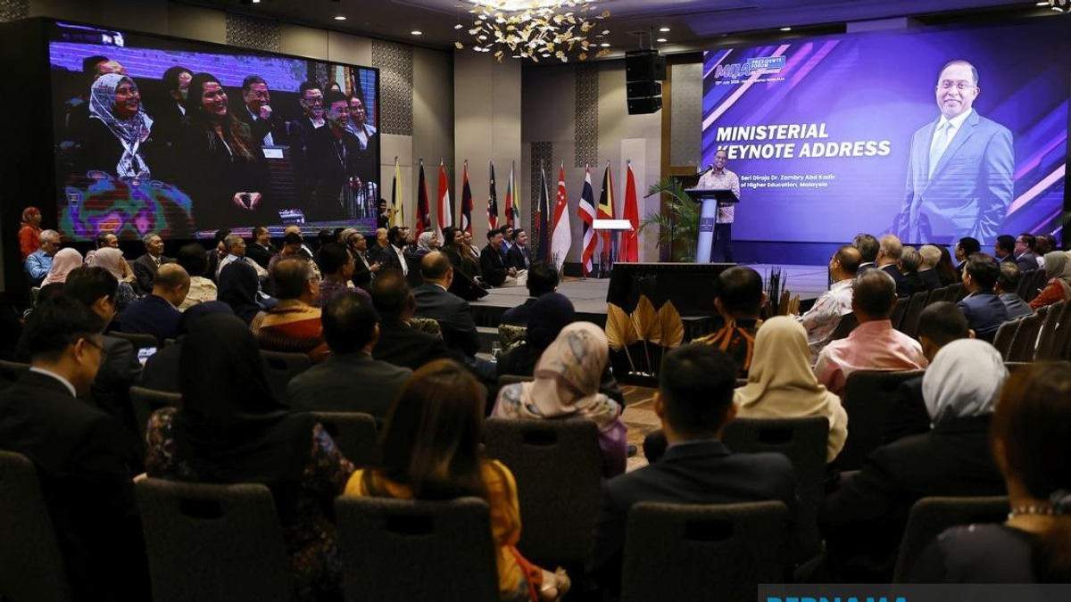 Government Committed to Safeguarding Academic Freedom, Says Zambry