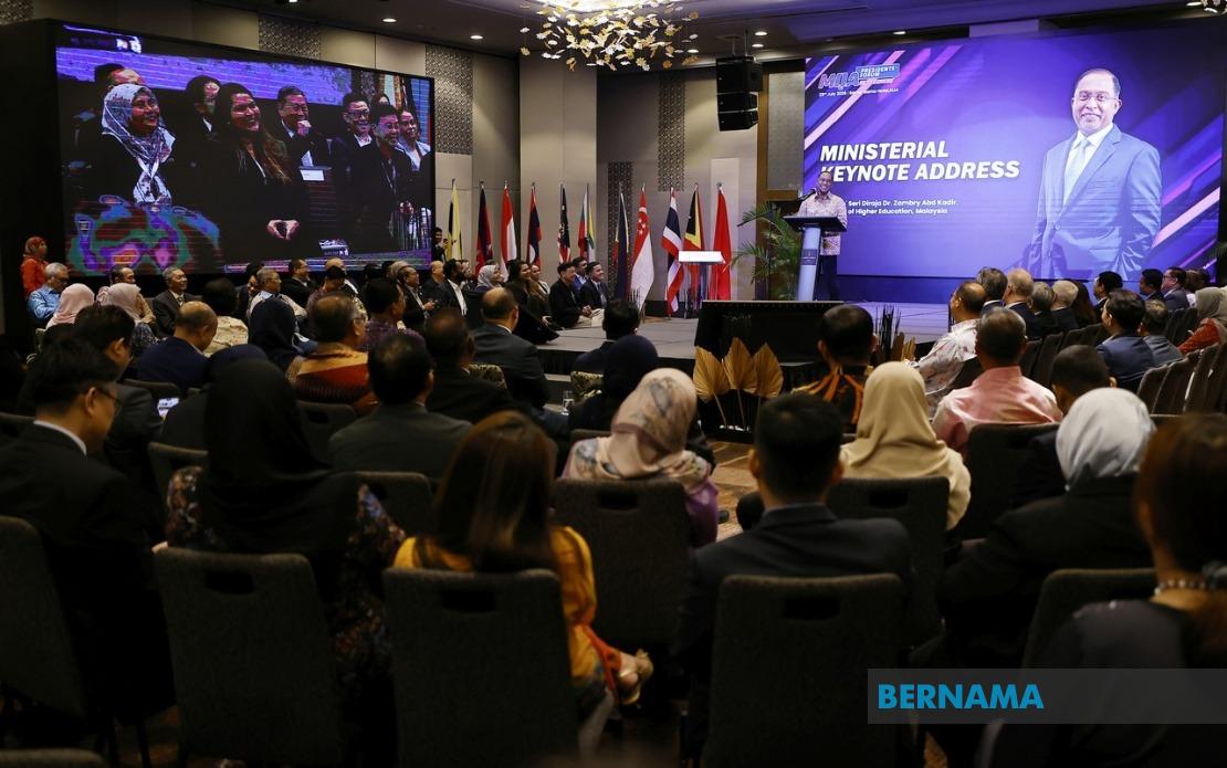 Government Committed to Safeguarding Academic Freedom, Says Zambry
