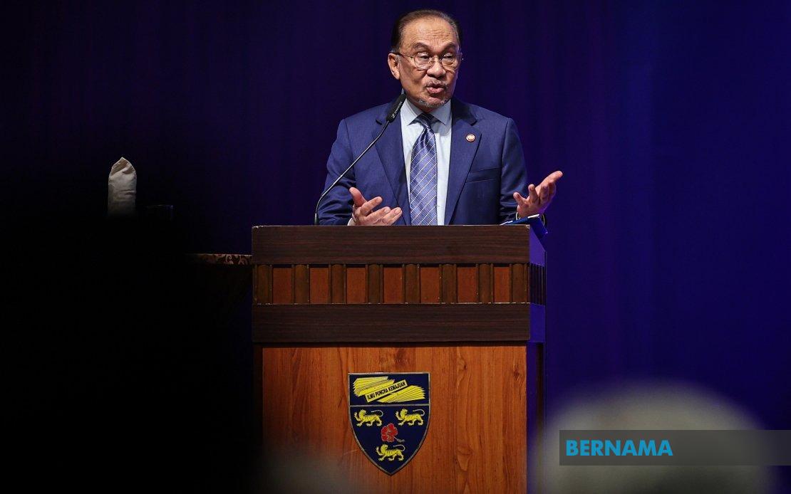 PM Anwar Extends Aid to Gravedigger Battling Mouth Cancer in Terengganu