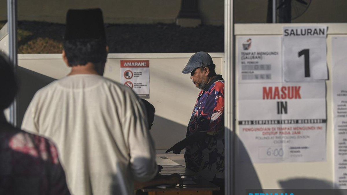 Cabinet Members Vote in Johor State Election as Polling Begins Statewide
