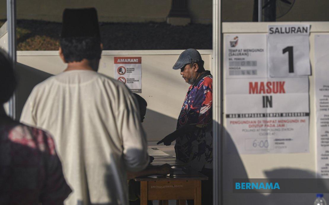 Cabinet Members Vote in Johor State Election as Polling Begins Statewide