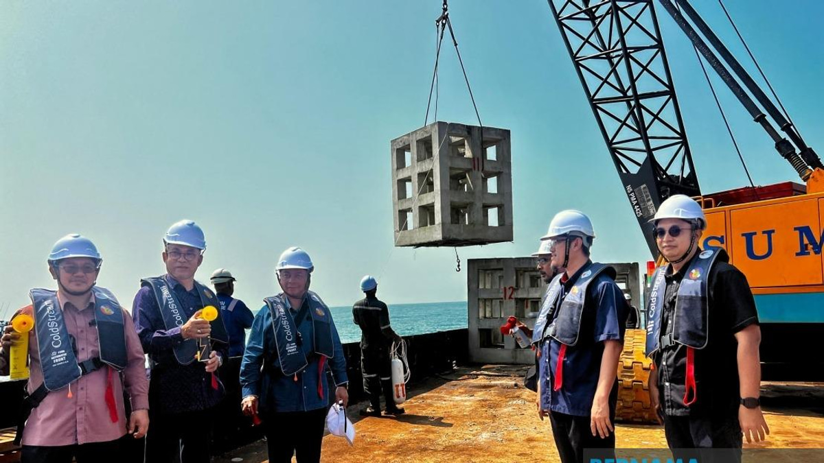 Kelantan Deploys Artificial Reefs to Protect Coastal Fishers and Boost Fish Stocks