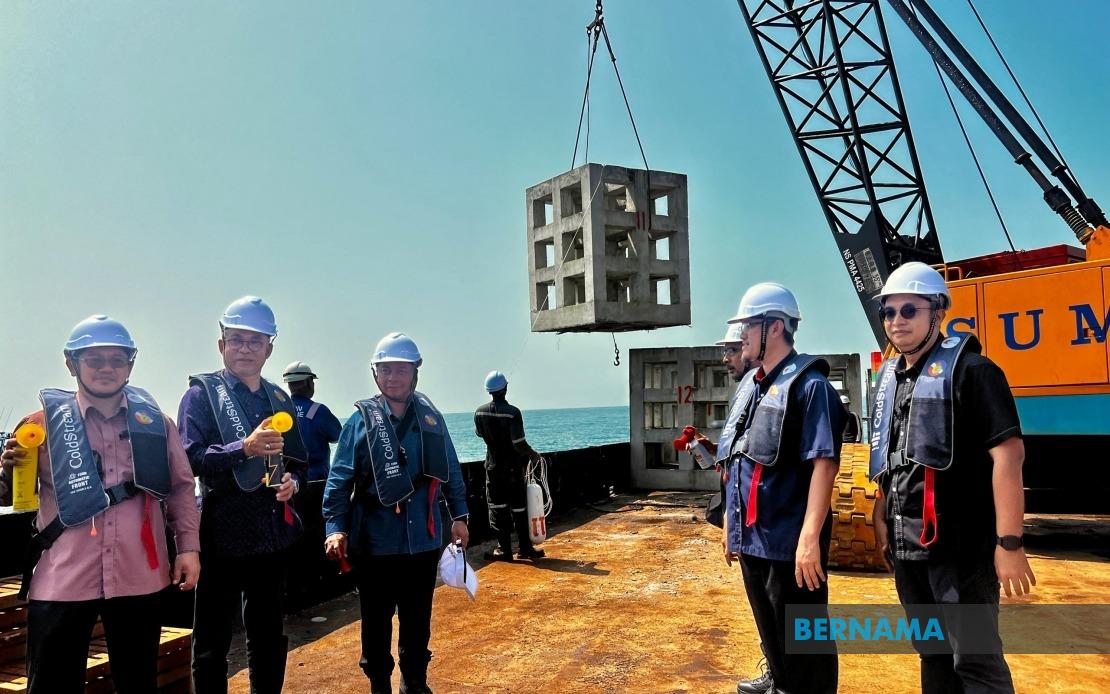 Kelantan Deploys Artificial Reefs to Protect Coastal Fishers and Boost Fish Stocks