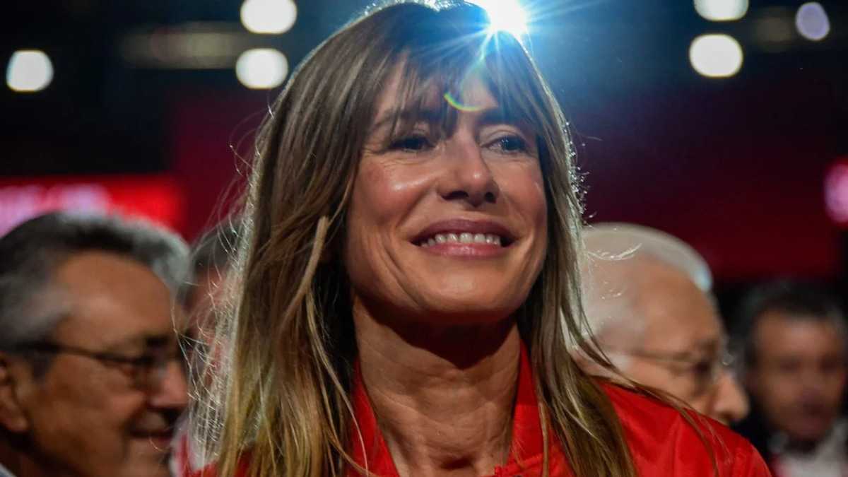 Spanish Court Bans PM's Wife From Leaving Country, Orders Trial on Corruption Charges