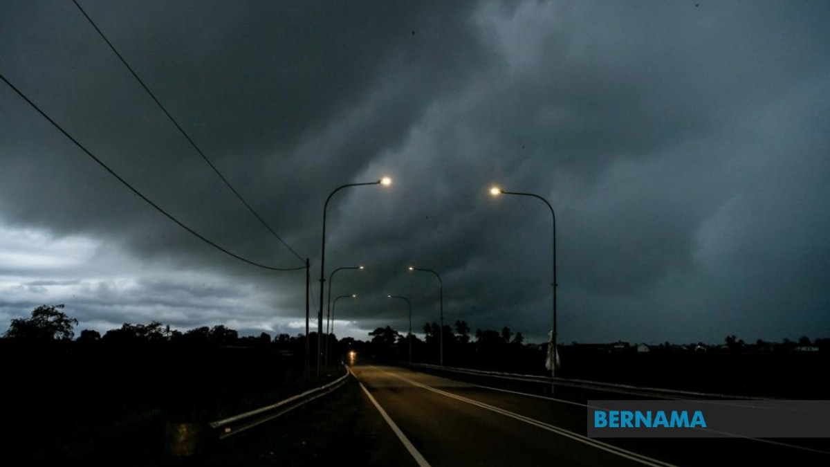 MetMalaysia Warns of Severe Thunderstorms Across Six States and Labuan