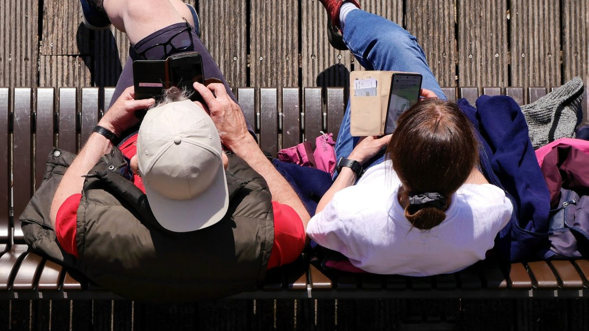 Parental Phone Distraction Takes Toll on Child Development, Research Reveals