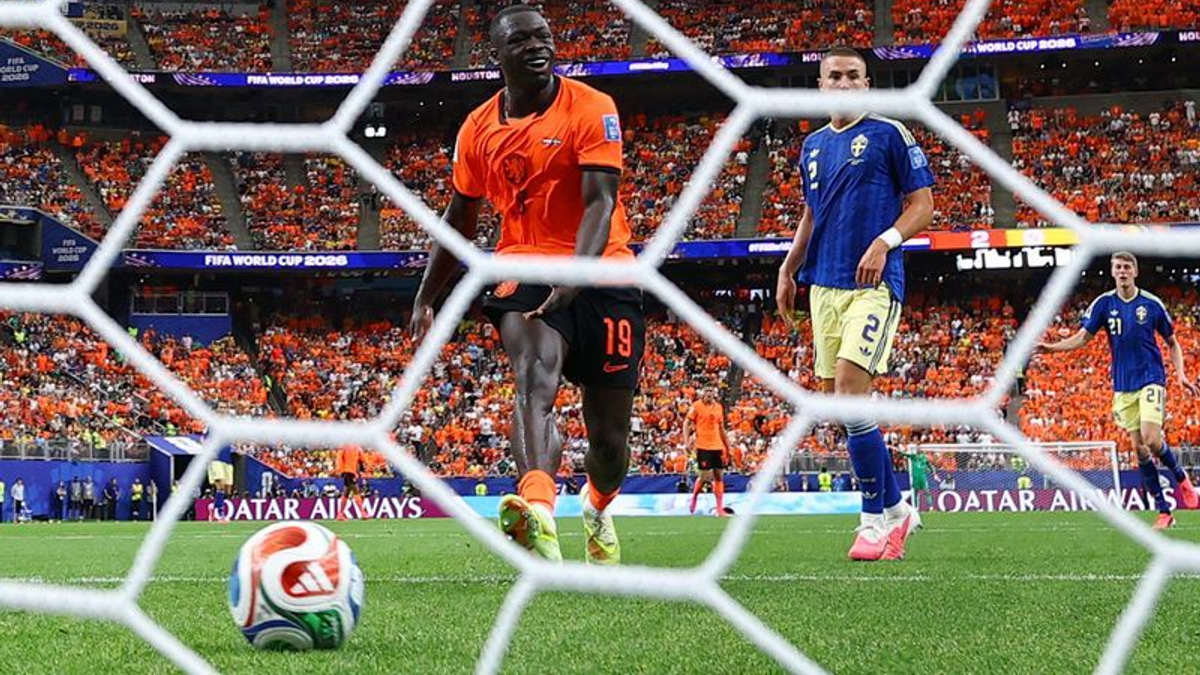 Brobbey's brace puts him in pole position to lead Netherlands attack