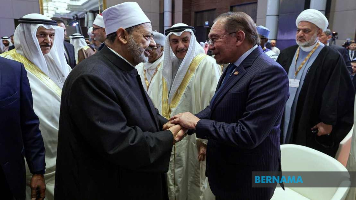 PM Anwar Praises Al-Azhar Grand Imam as Champion of Islamic Moderation and Interfaith Dialogue