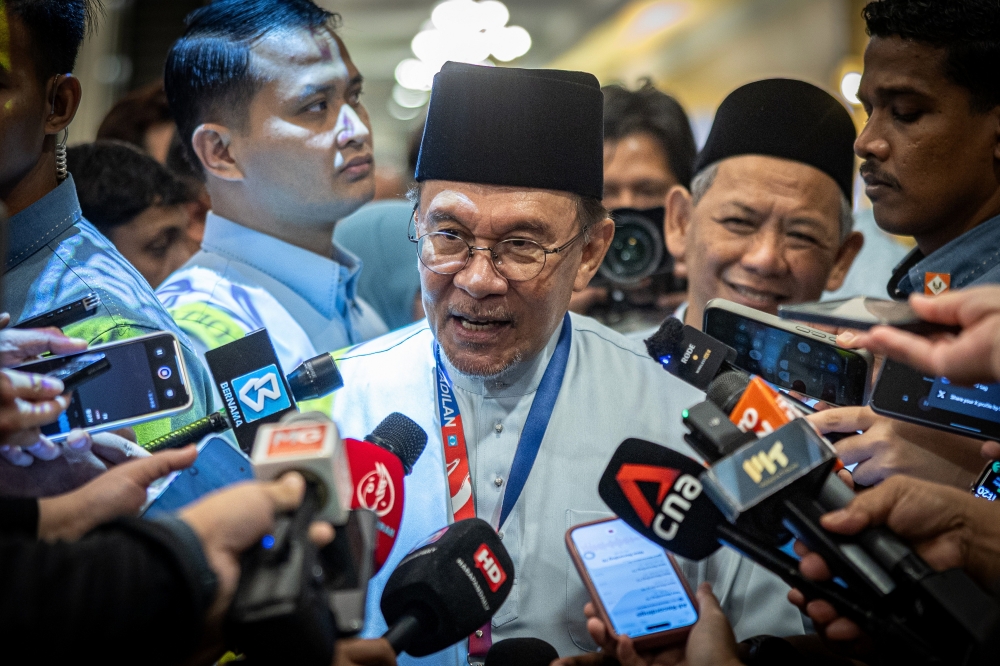 Anwar Rejects Claims of Coalition Rift, Emphasises Commitment to Stability