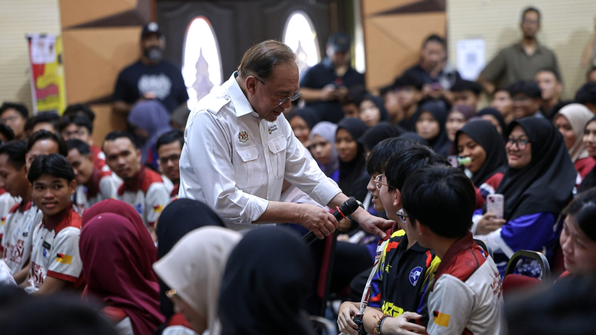Anwar Defends Matriculation Intake System as Balance Between Merit and Equity
