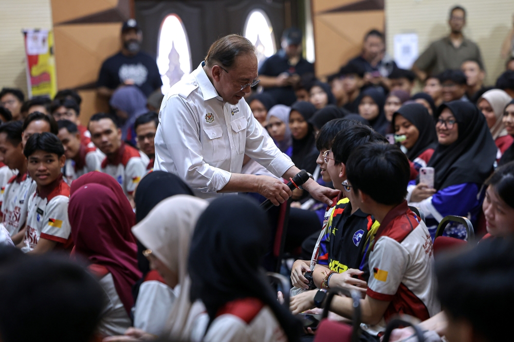 Anwar Defends Matriculation Intake System as Balance Between Merit and Equity