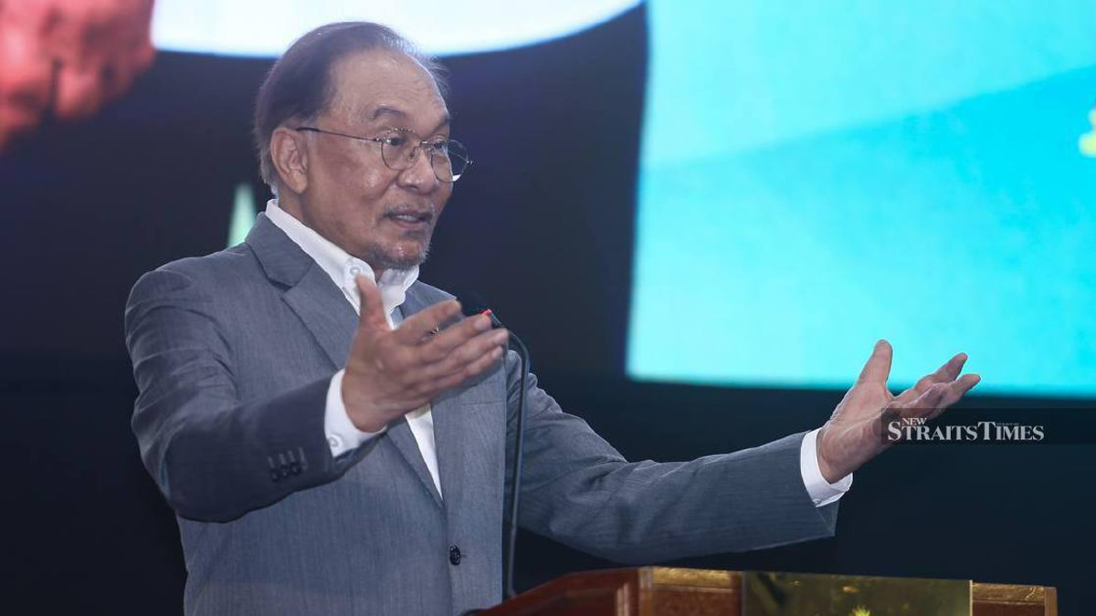 Anwar Orders Overhaul of Civil Service Promotion System to End Years-Long Wait