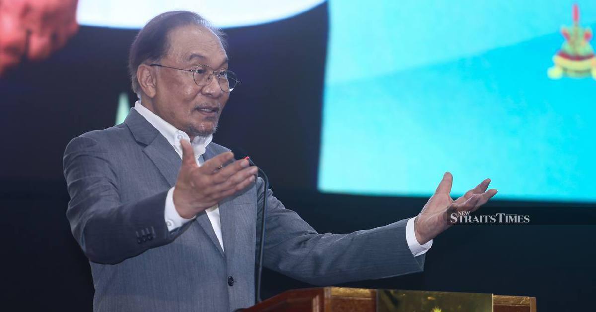 Anwar Orders Overhaul of Civil Service Promotion System to End Years-Long Wait