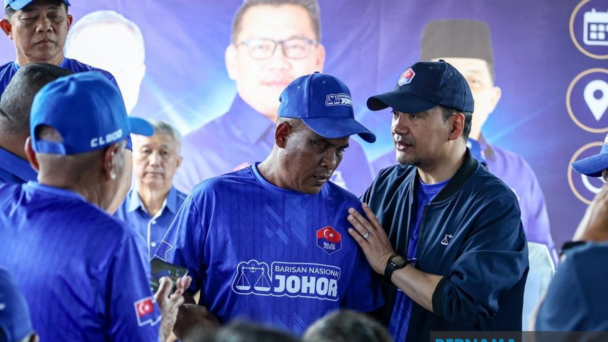 Vision Impaired Voter Remains Committed to Democratic Duty in Johor Election
