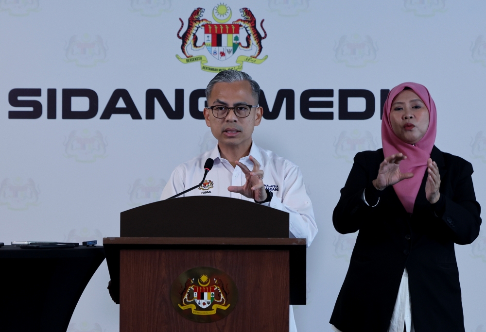 Anwar Ibrahim Orders Rapid Processing of 15,000 Foreign Worker Applications