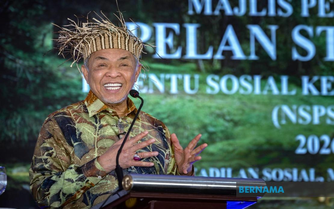 Ahmad Zahid Urges Malaysians to Pray for PM Anwar's Recovery Following Surgery