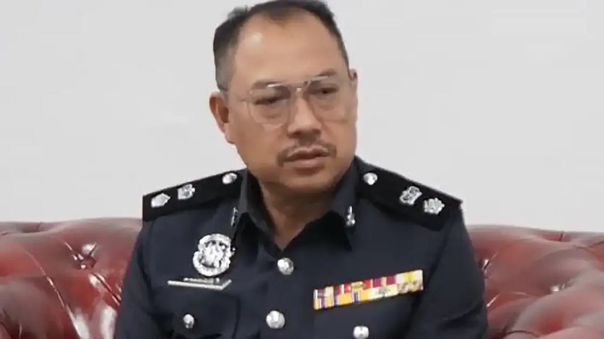 Suspected drug suspect arrested after confronting police with parang in Jeli raid