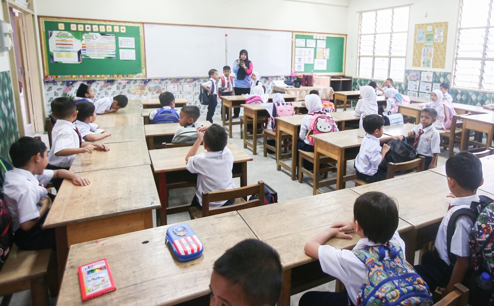 Teachers' Union Endorses Protection Act Amid Rising Legal Threats Against Educators