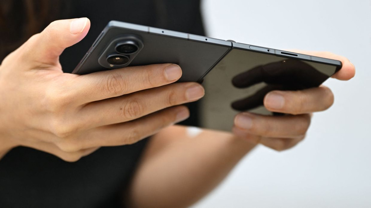 Samsung's Passport-Shaped Galaxy Z Fold 8 Signals Industry Shift Toward Wider Foldables