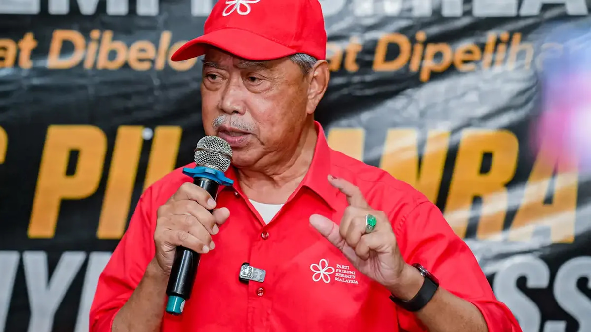 Muhyiddin Hits Back at Khaled Over Bersatu Election Criticism