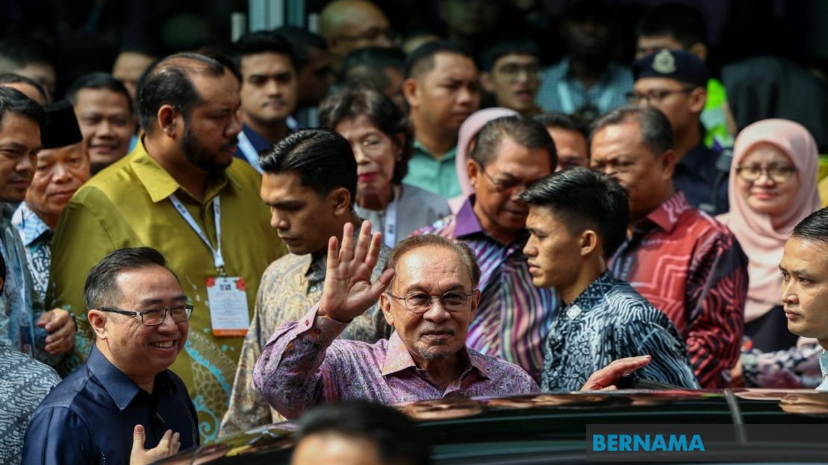 Anwar Mobilises Agencies to Aid Malaysians Caught in Nepal Floods