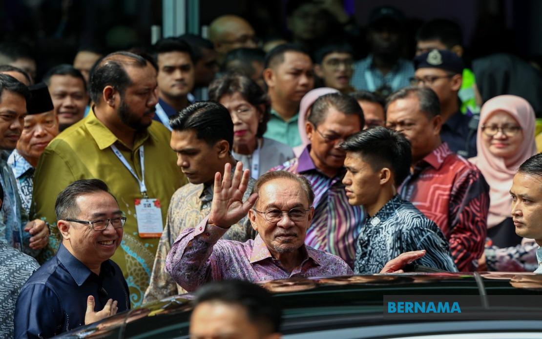 Anwar Mobilises Agencies to Aid Malaysians Caught in Nepal Floods