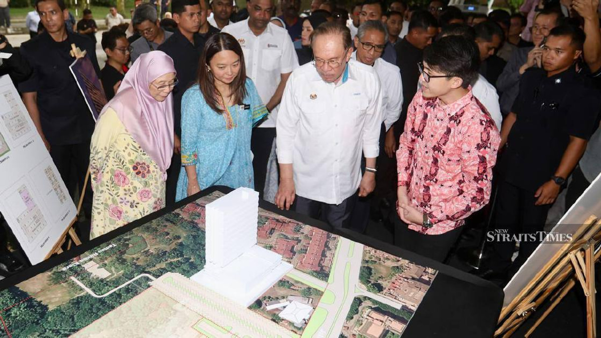 Anwar Defends Government's Commitment to Urban Poor Amid Development Pressures