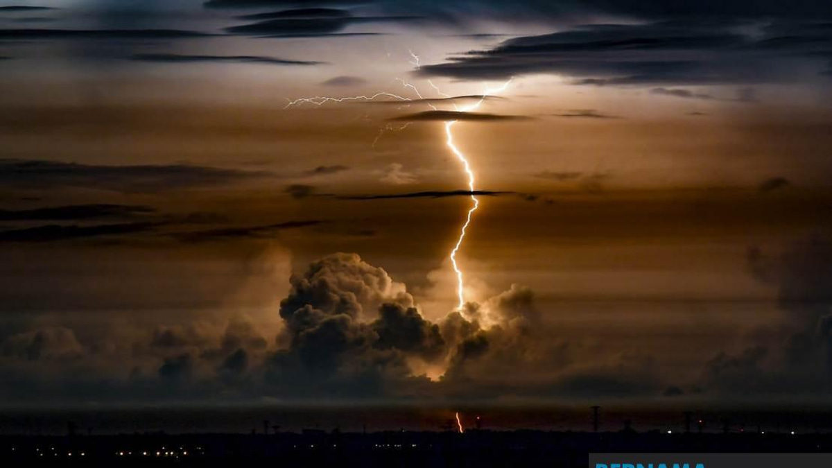 Thunderstorms and Heavy Rain Warn Four States as Weather System Moves In