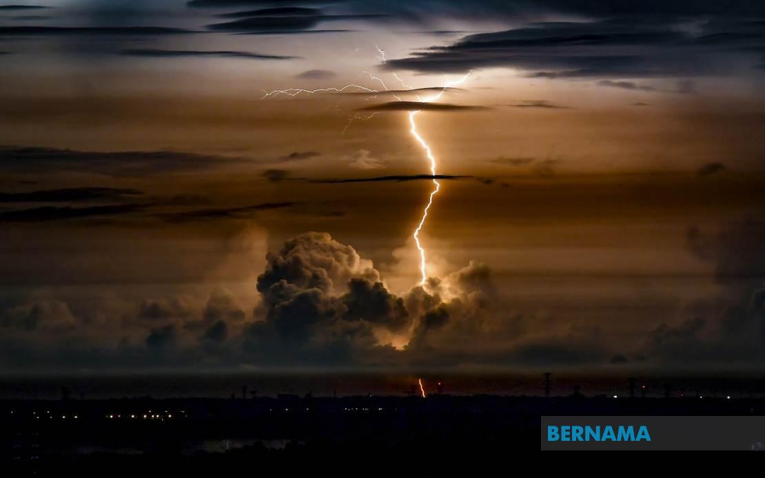 Thunderstorms and Heavy Rain Warn Four States as Weather System Moves In